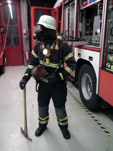 Vollständig ausgerüsteter Feuerwehrmann